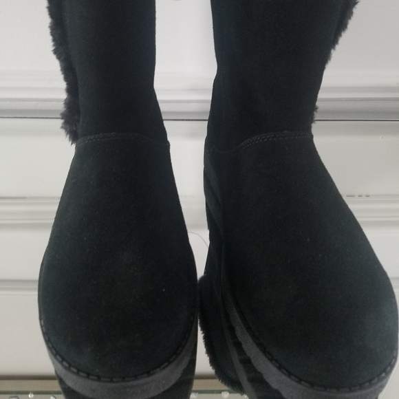 Black Faux Fur Lined Suede Winter Boots - Picture 6 of 8